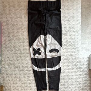 Terez Black and White Geometric Leggings